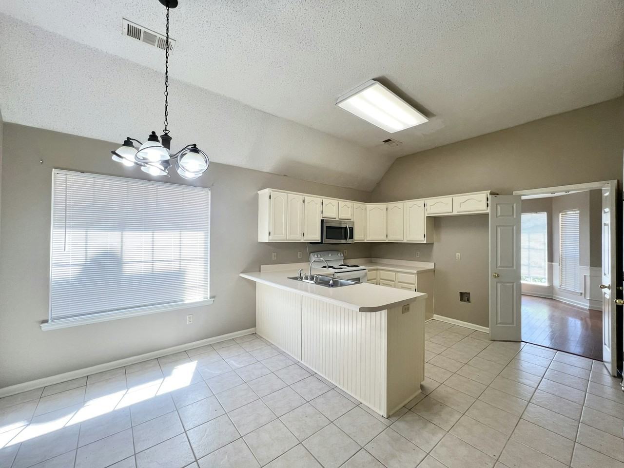 9347 Garden Woods Dr - Photo 2 of 11