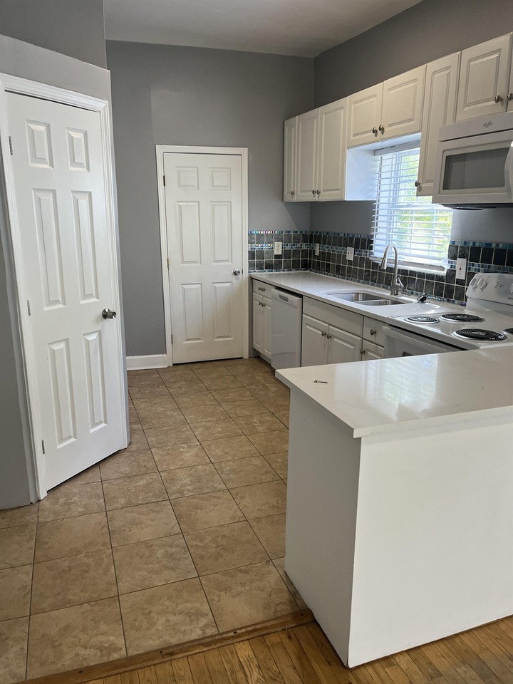 163 Vine St Nw #1 - Photo 3 of 43