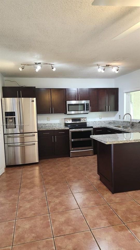 12363 Nw 14th Ct #12363 - Photo 3 of 8