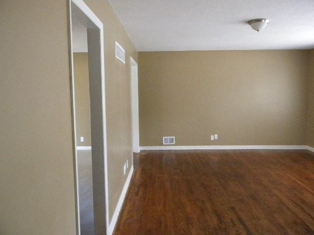 5033 Hawthorne Ave - Photo 3 of 13