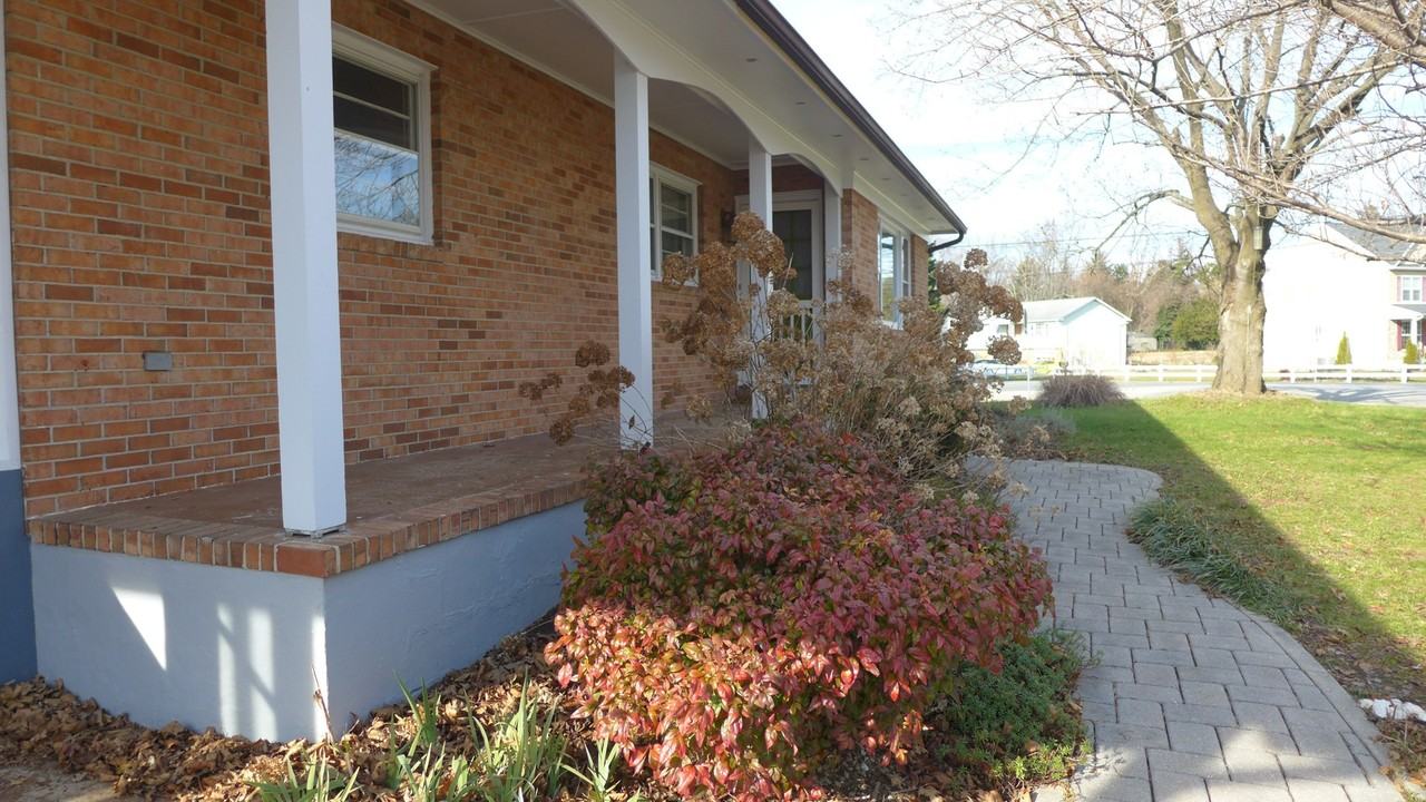 93 Great Lake Dr - Photo 2 of 30