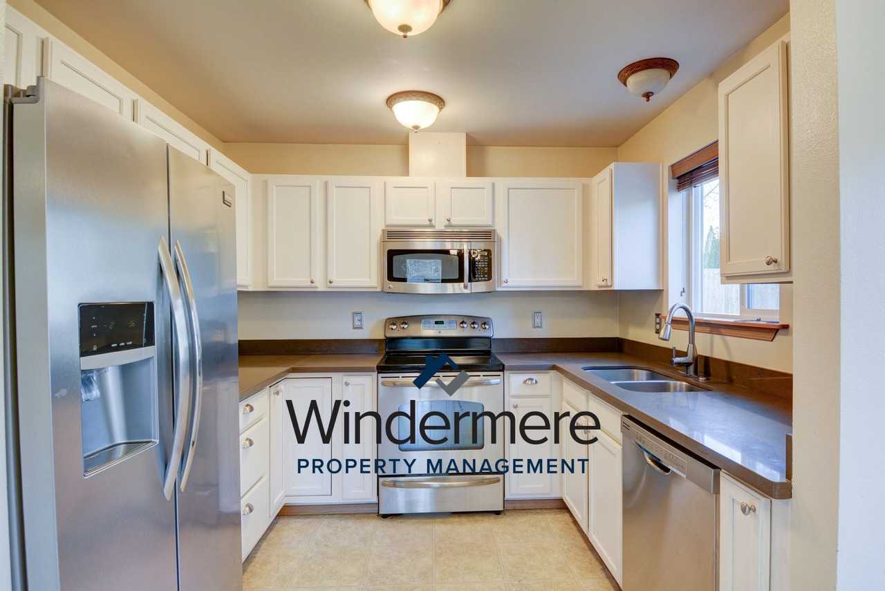 1293 Halsey Dr - Photo 2 of 26