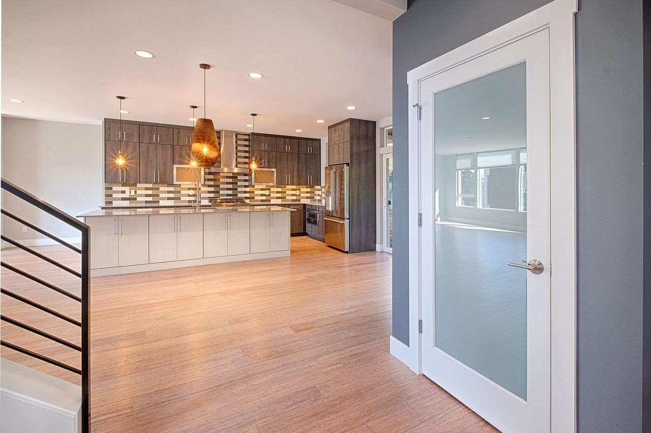 5028 Puget Blvd Sw - Photo 6 of 44