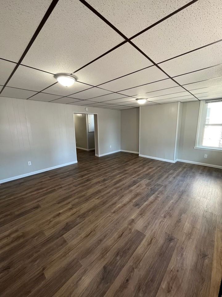 220-224 South Front Street - Photo 3 of 33