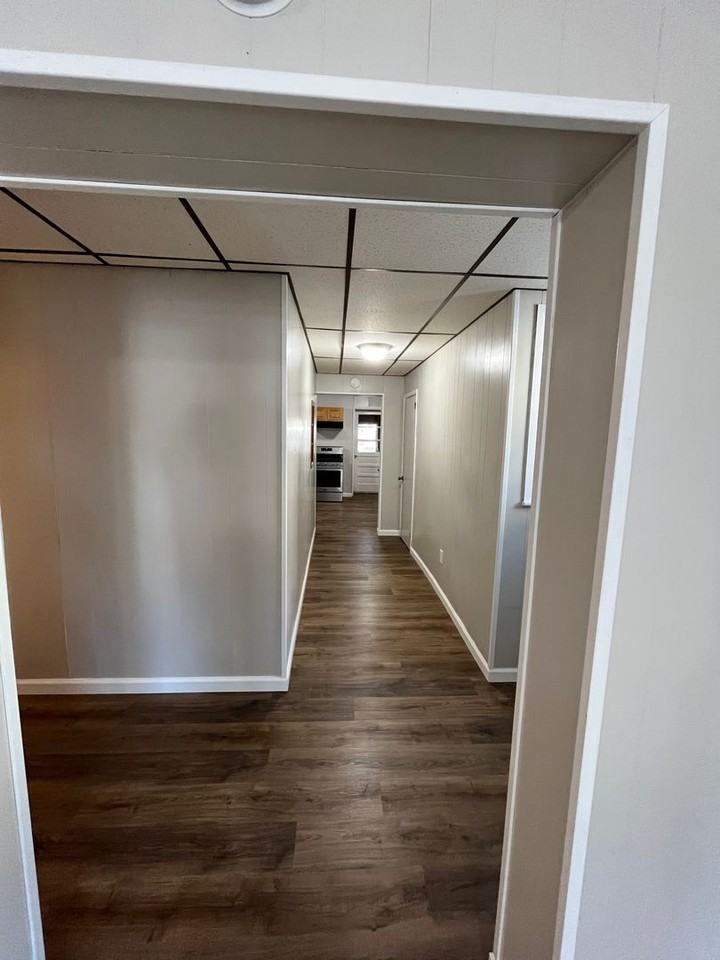 220-224 South Front Street - Photo 5 of 33