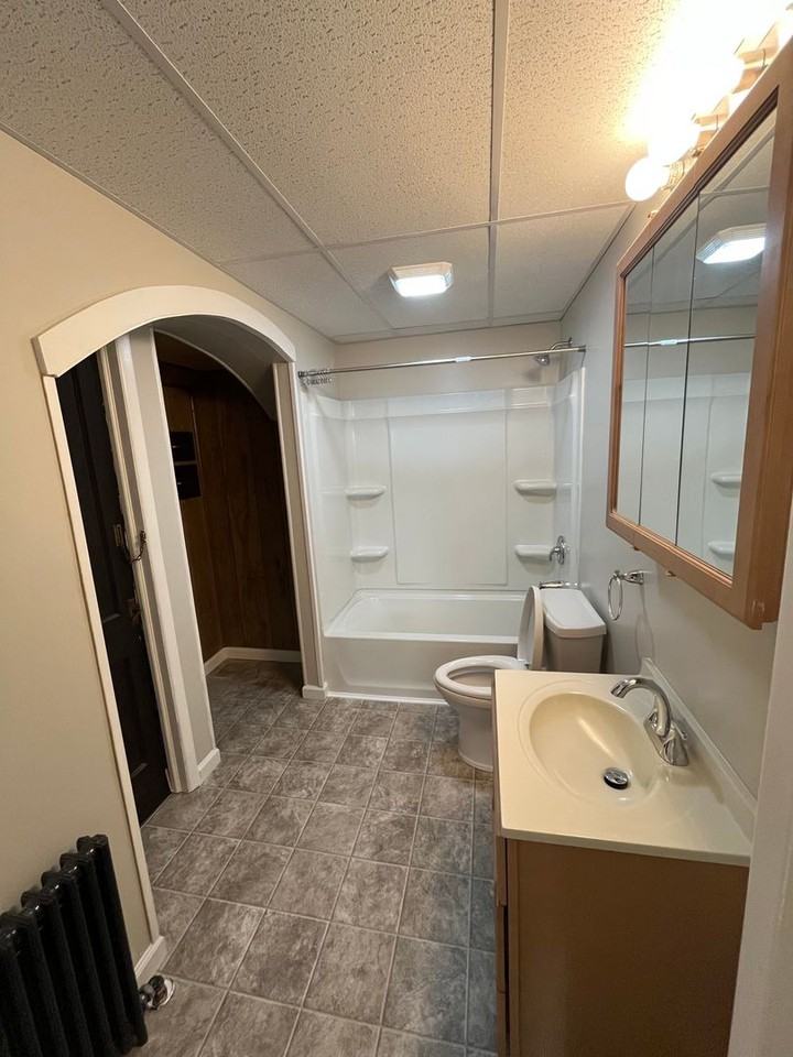 220-224 South Front Street - Photo 7 of 33