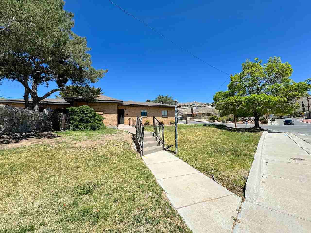 3501 N Stanton St - Photo 2 of 33