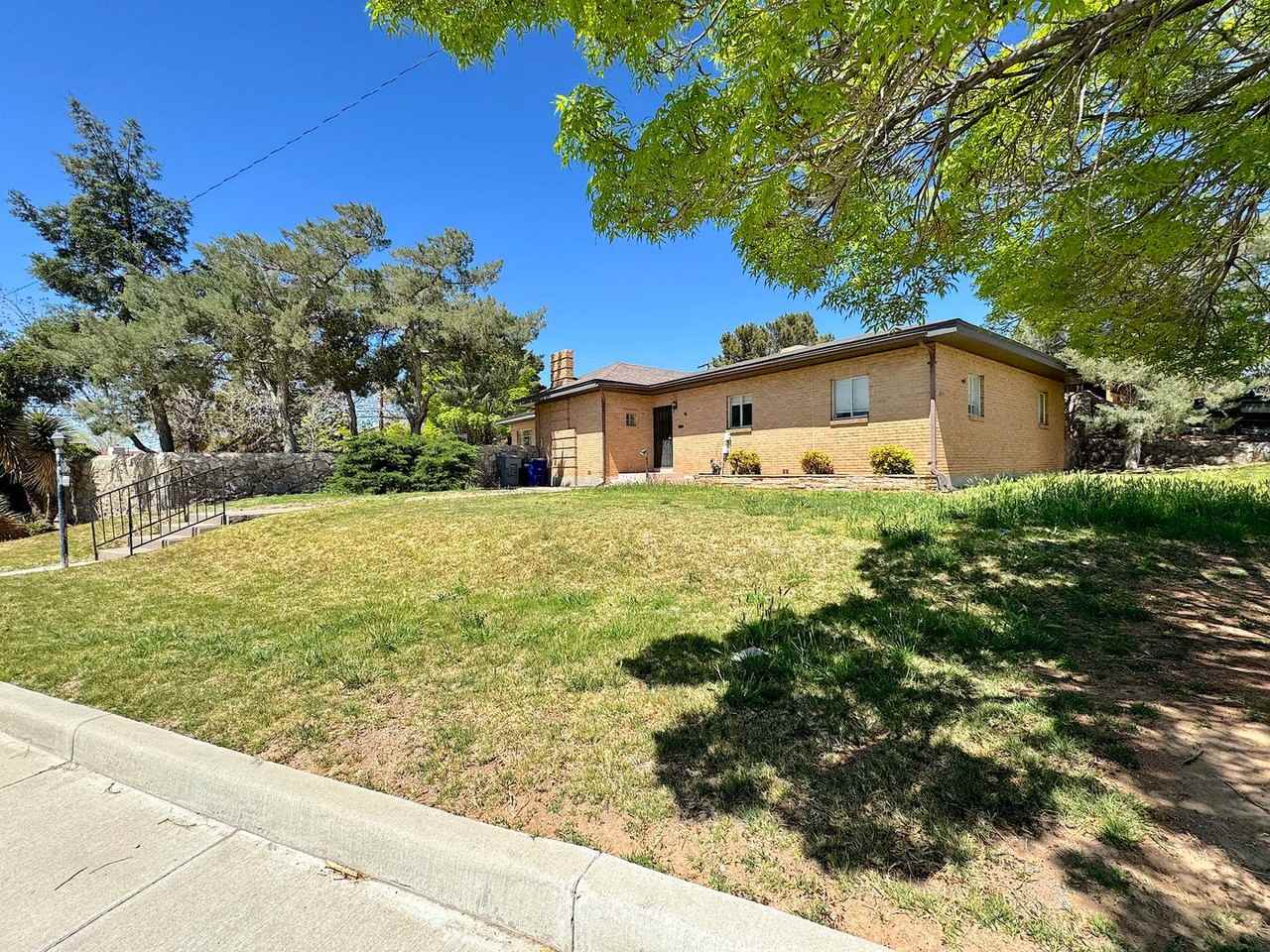 3501 N Stanton St - Photo 3 of 33