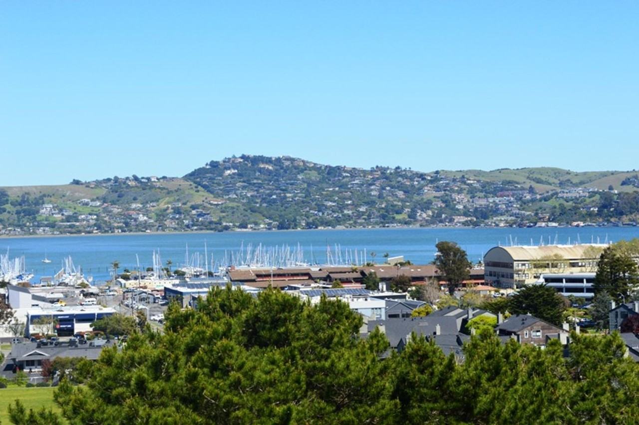 125 Lower Anchorage Rd, Sausalito, CA 94965 2 Bedroom Condo for 3,750