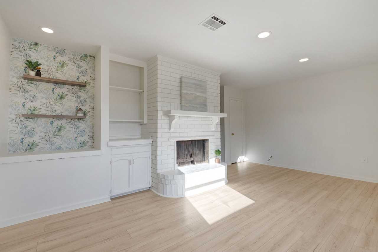 121 Courtney Drive - Photo 3 of 16