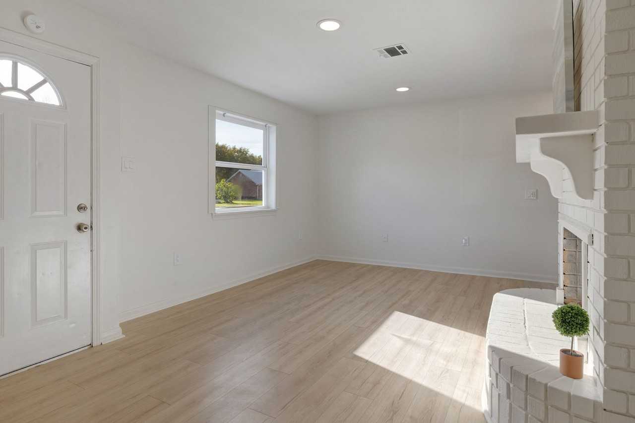 121 Courtney Drive - Photo 4 of 16