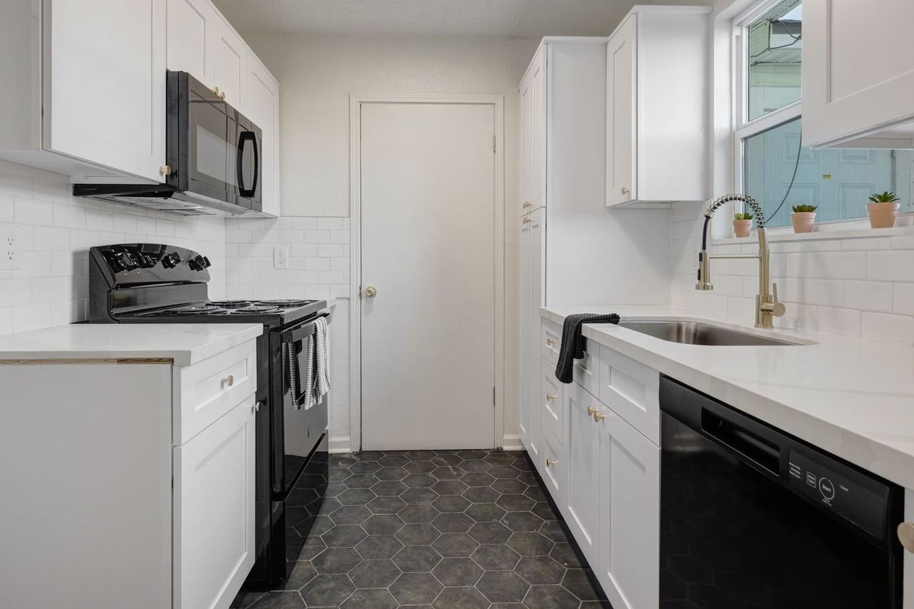 121 Courtney Drive - Photo 6 of 16