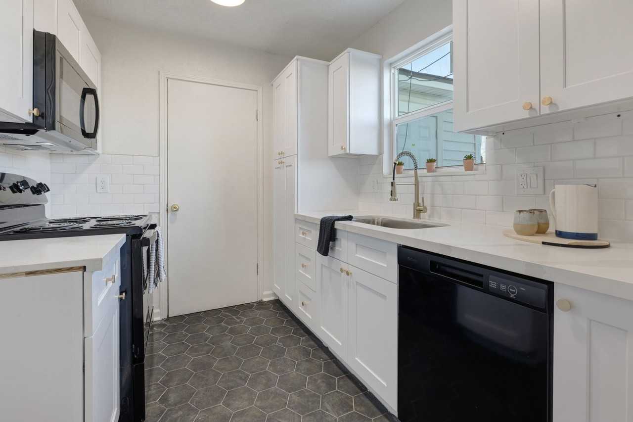 121 Courtney Drive - Photo 7 of 16