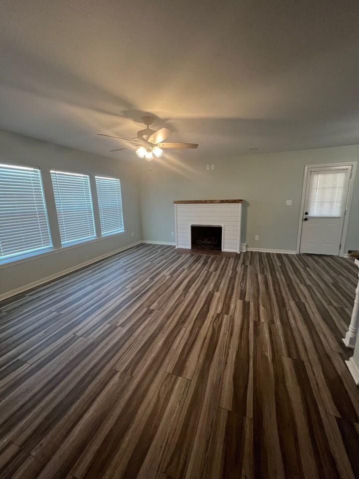 1002 Holly St - Photo 6 of 19