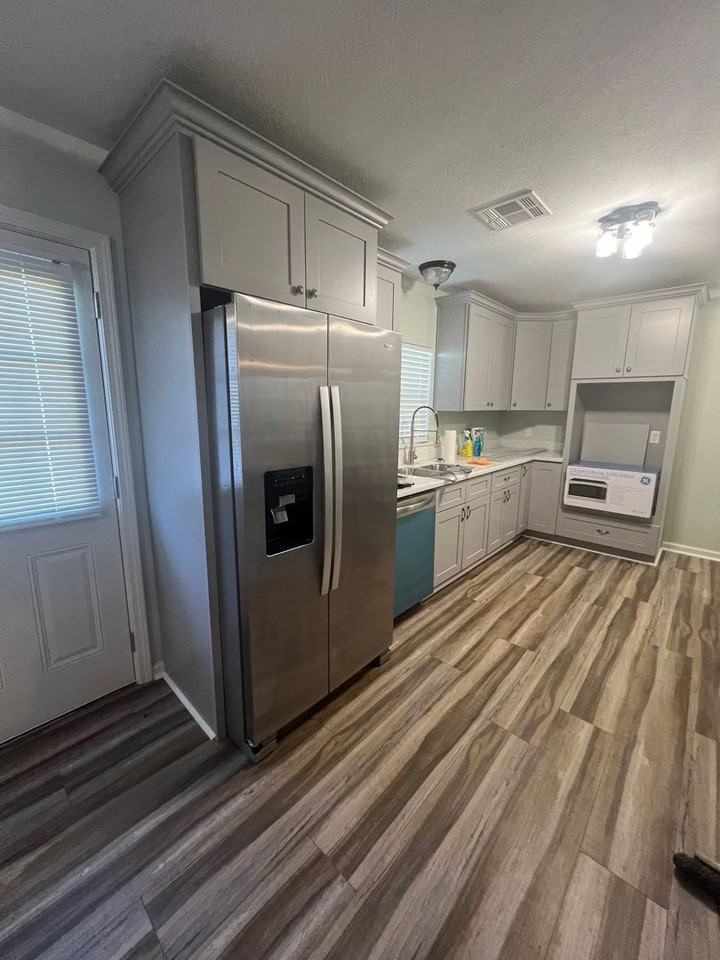 1002 Holly St - Photo 7 of 19