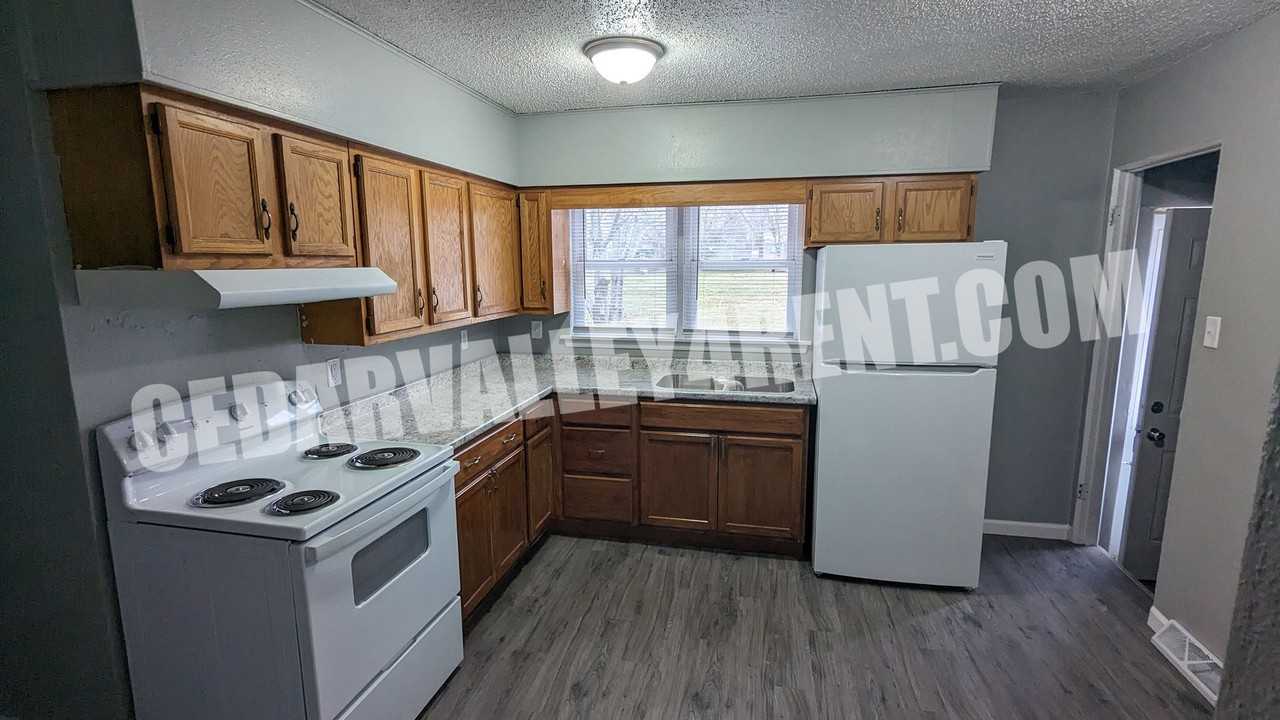 1025 Adams St - Photo 2 of 7