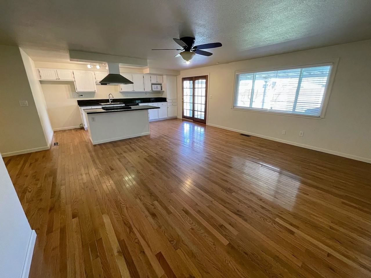 204 Agate Dr - Photo 2 of 10
