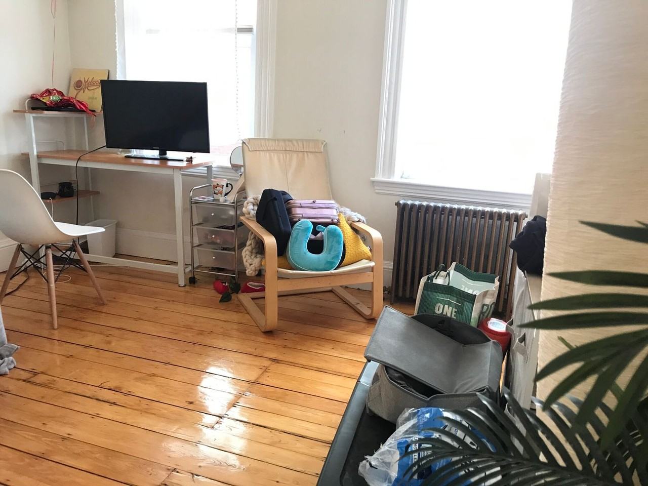 69 Beacon St - Photo 2 of 10