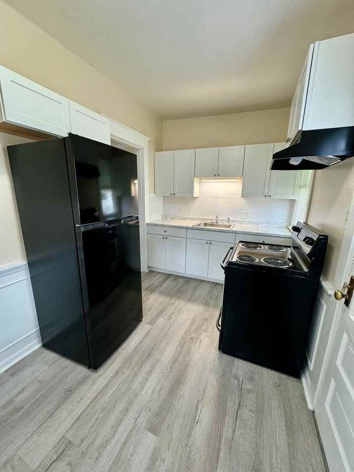 301 Franklin St - Photo 7 of 8