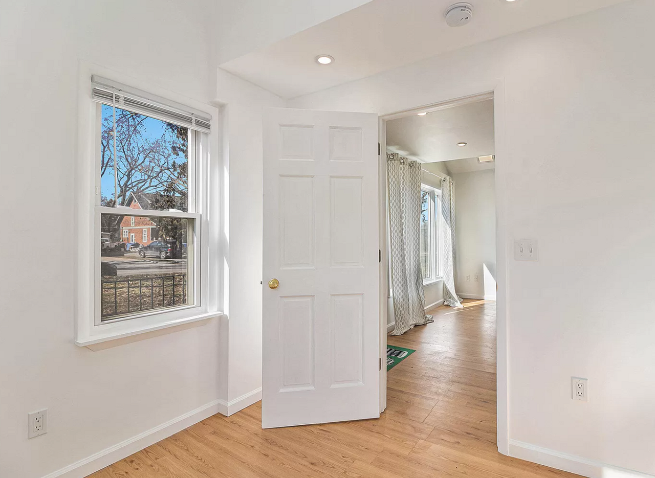 3183 Springbrook St - Photo 3 of 25