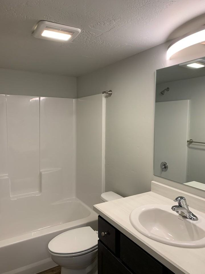 1905 Maple St - Photo 5 of 17