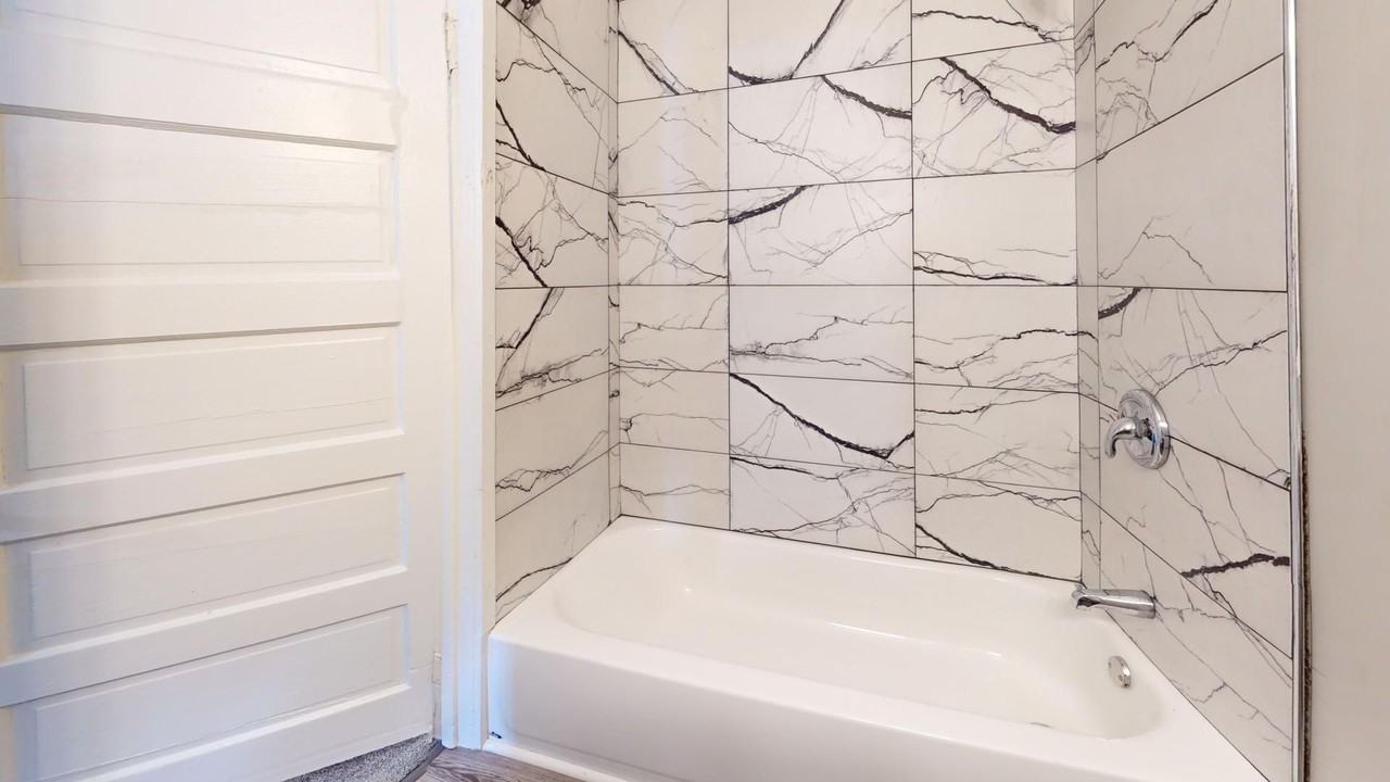 4112 Clybourne Ave - Photo 2 of 50
