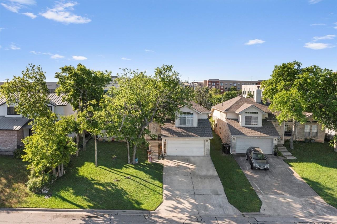 707 Broken Bow Dr - Photo 2 of 25