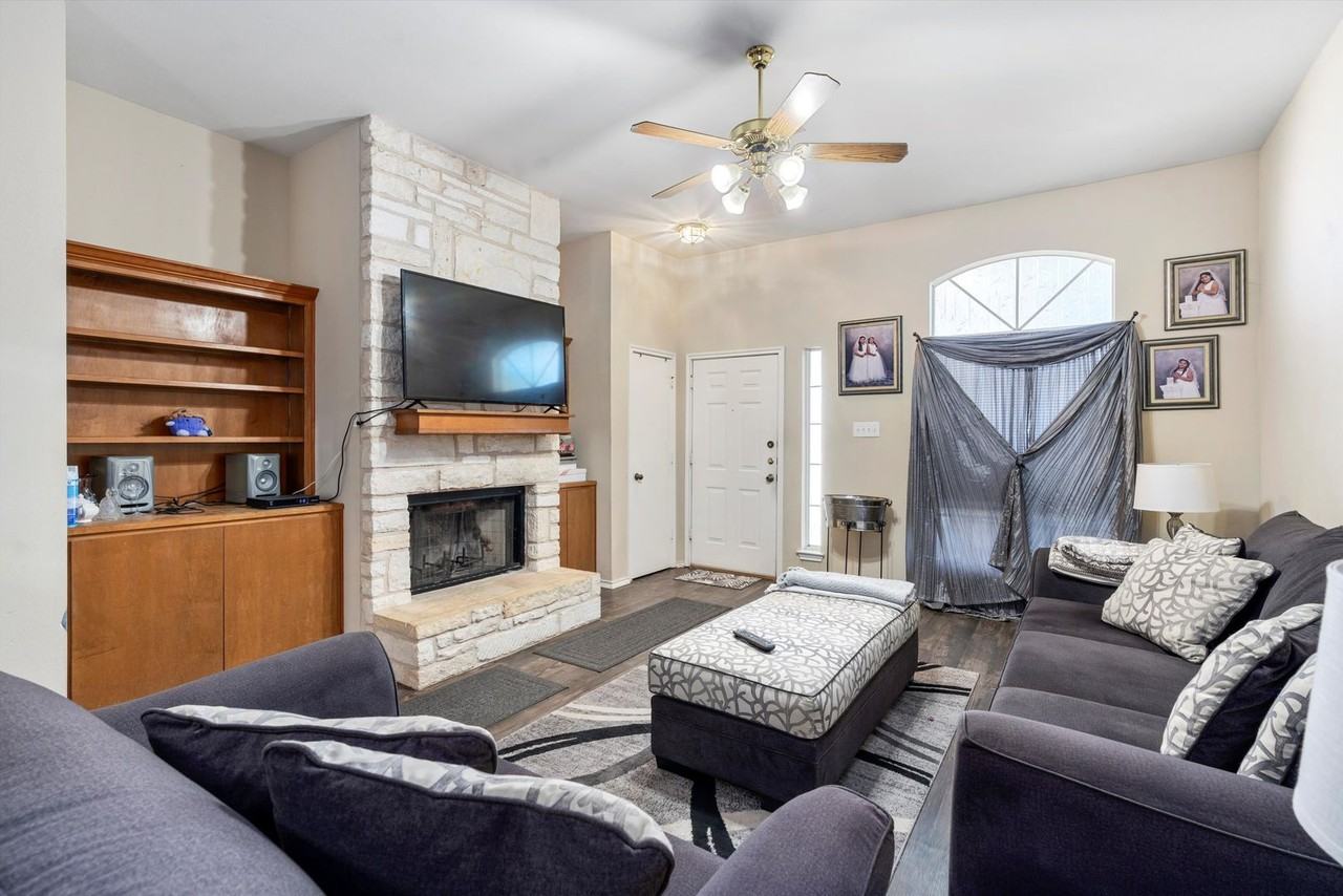 707 Broken Bow Dr - Photo 3 of 25