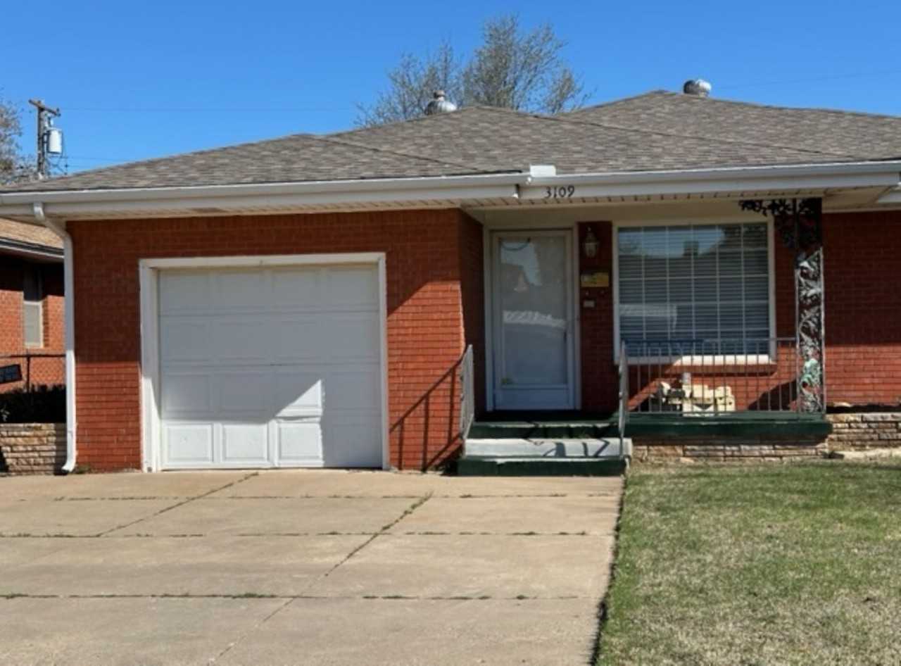 3109 Nw 65th St - Photo 3 of 28