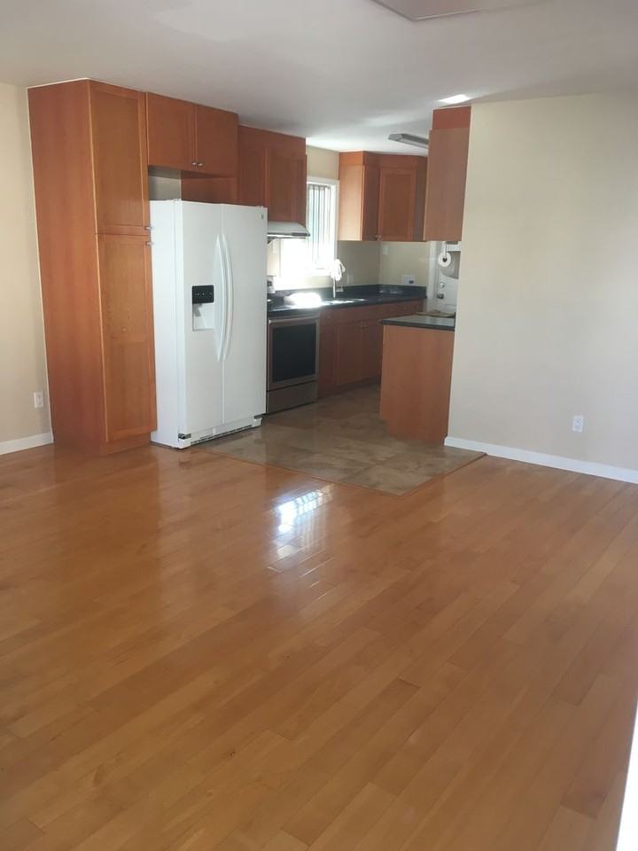 1440 Kohou St Apt A - Photo 3 of 10