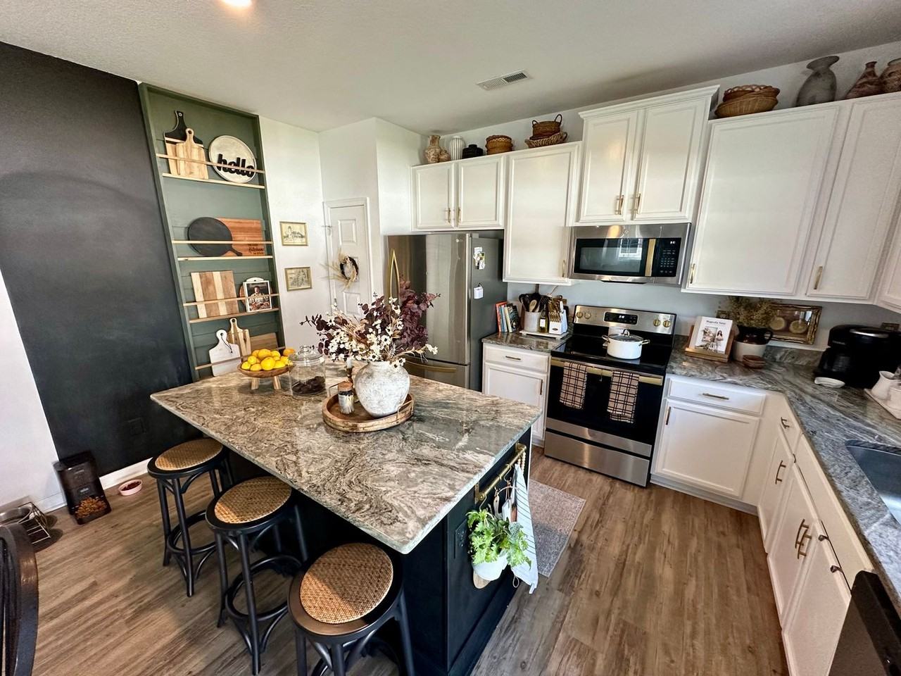 163 American Way - Photo 2 of 14