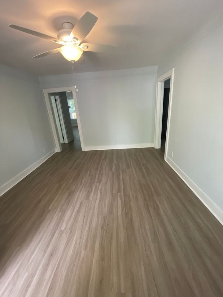 2729 E Surrey Dr - Photo 2 of 12