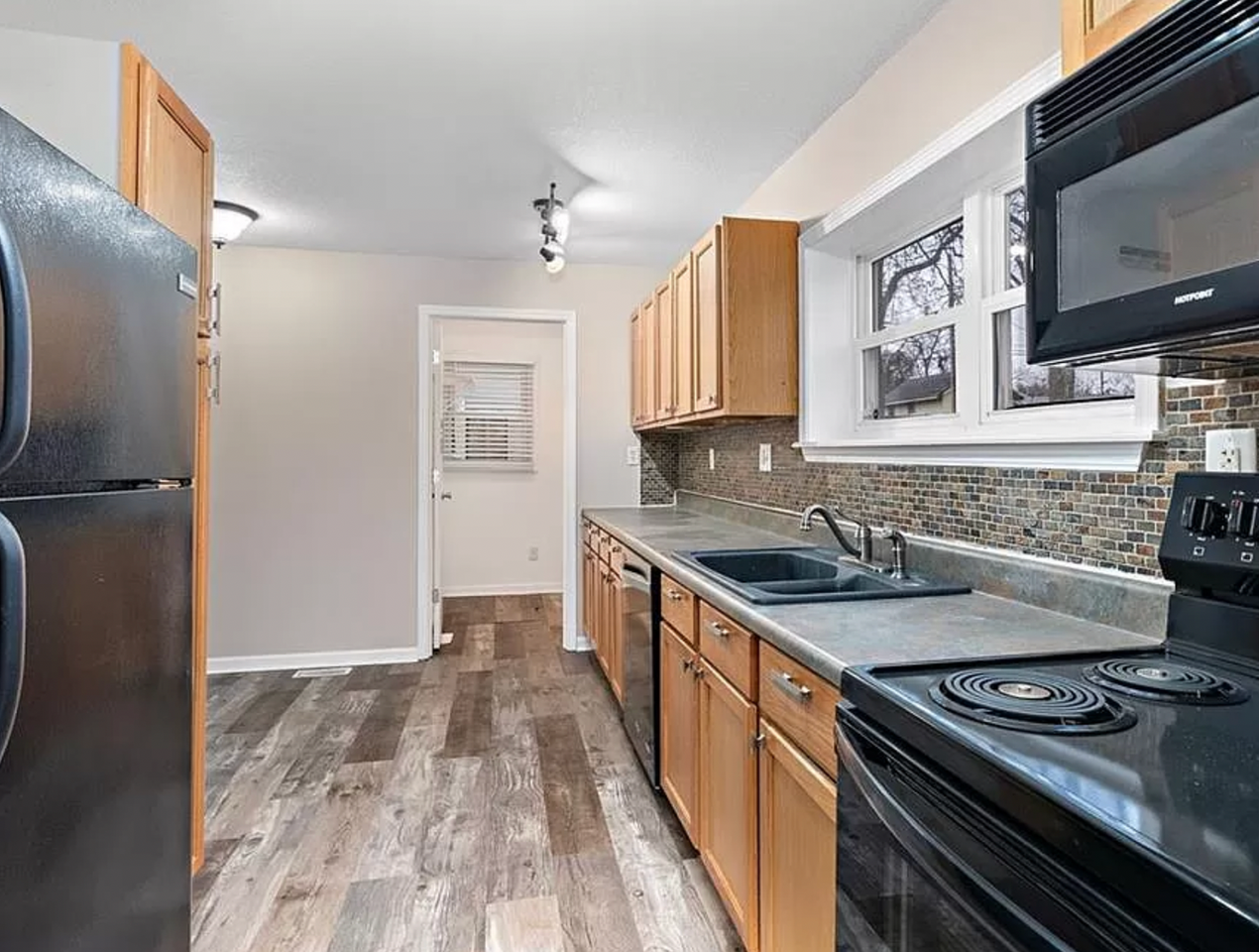 3821 N Michigan Ave - Photo 4 of 20