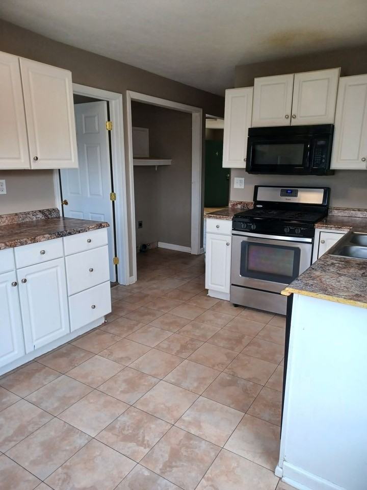 289 Laughin St - Photo 2 of 7