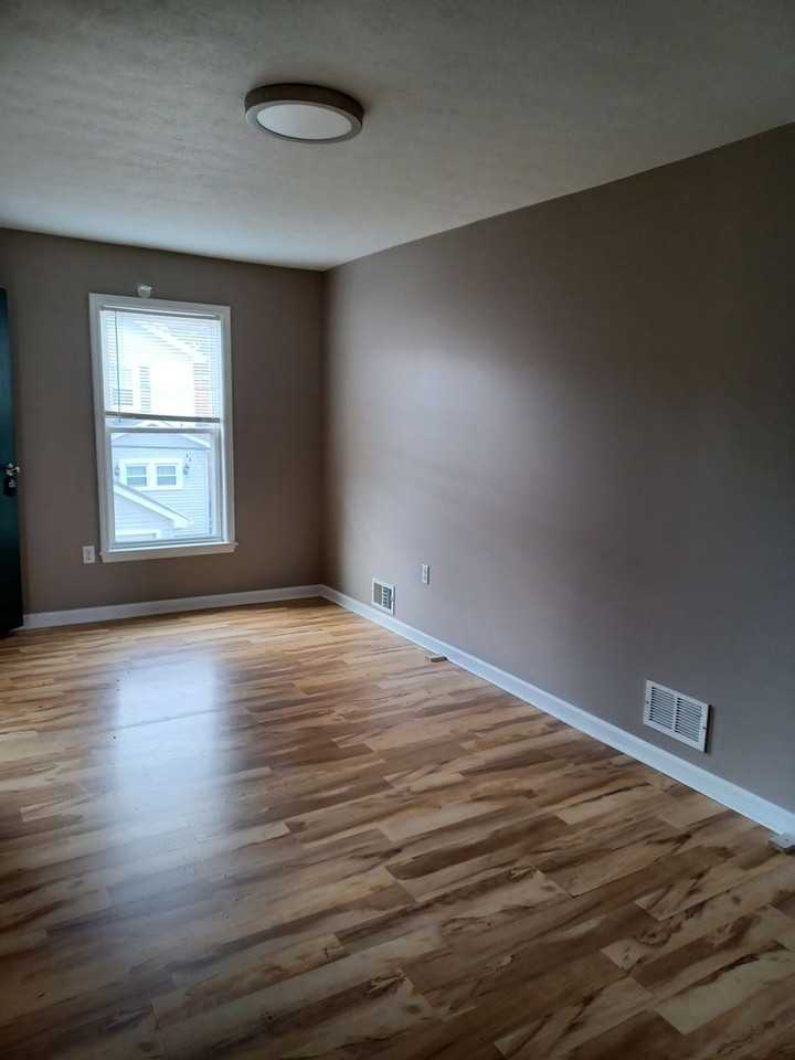 289 Laughin St - Photo 3 of 7