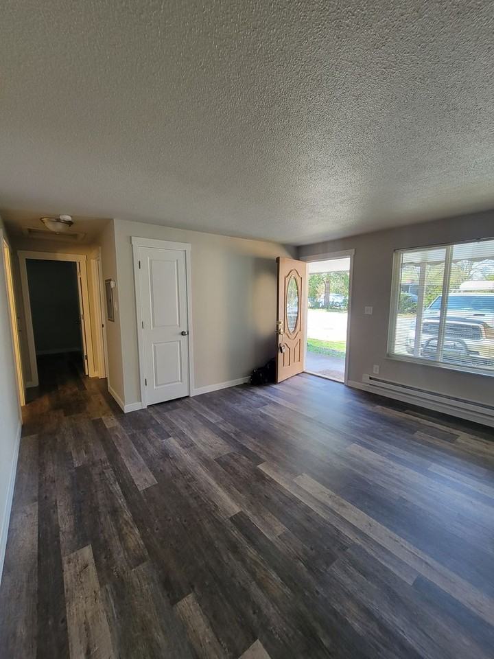 10523 8th St E - Photo 2 of 17