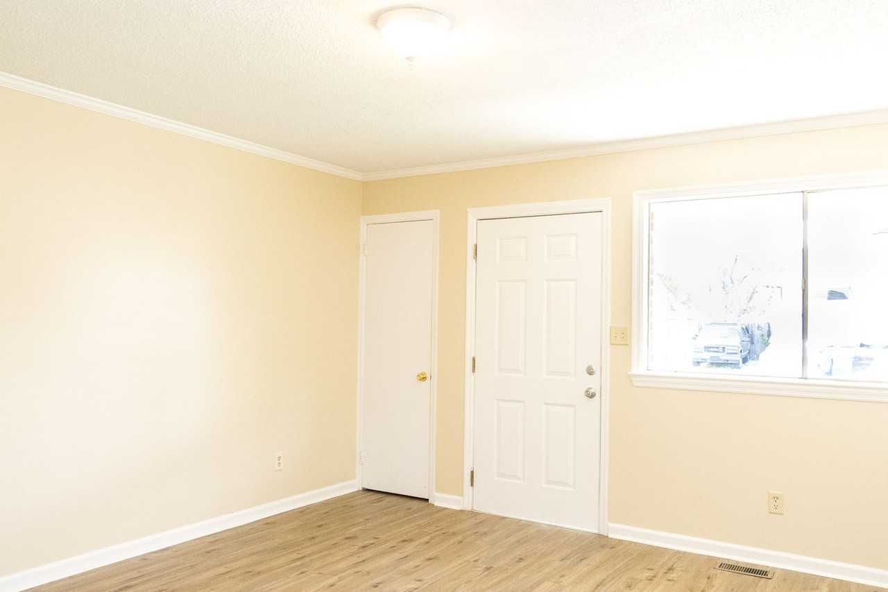 807 Henderson Ave - Photo 3 of 13