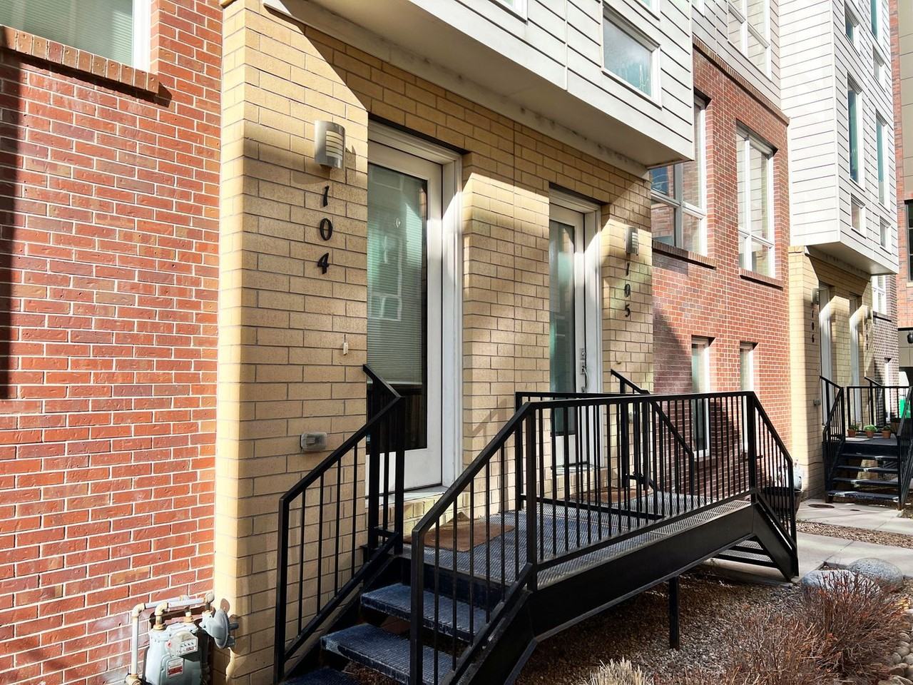 3425 Larimer St - Photo 4 of 27