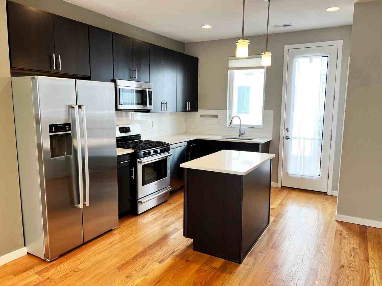 3425 Larimer St - Photo 5 of 27