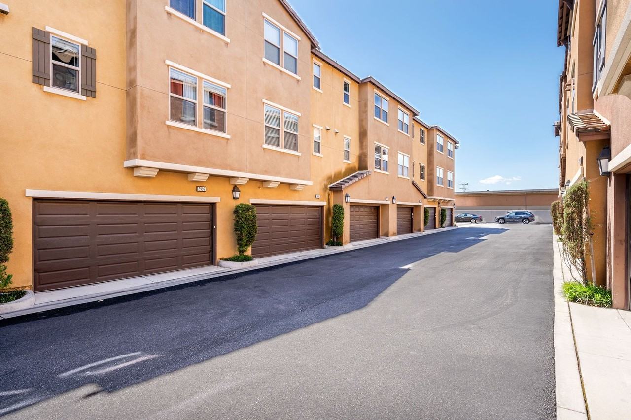 2995 E Pacific Coast Hwy - Photo 2 of 28