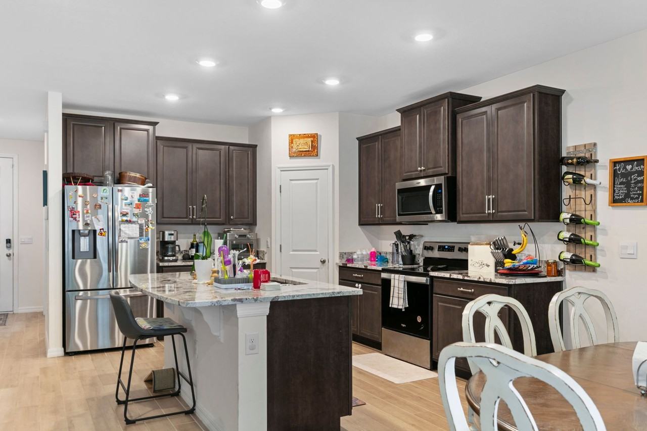 1454 Nw 136th Blvd - Photo 5 of 33