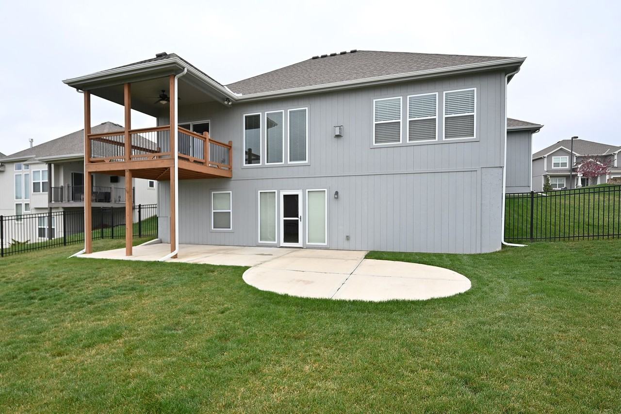7465 Nw Douglas Ct - Photo 3 of 32