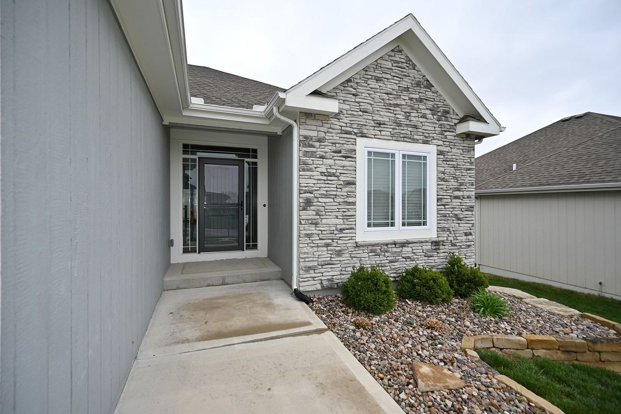 7465 Nw Douglas Ct - Photo 5 of 32