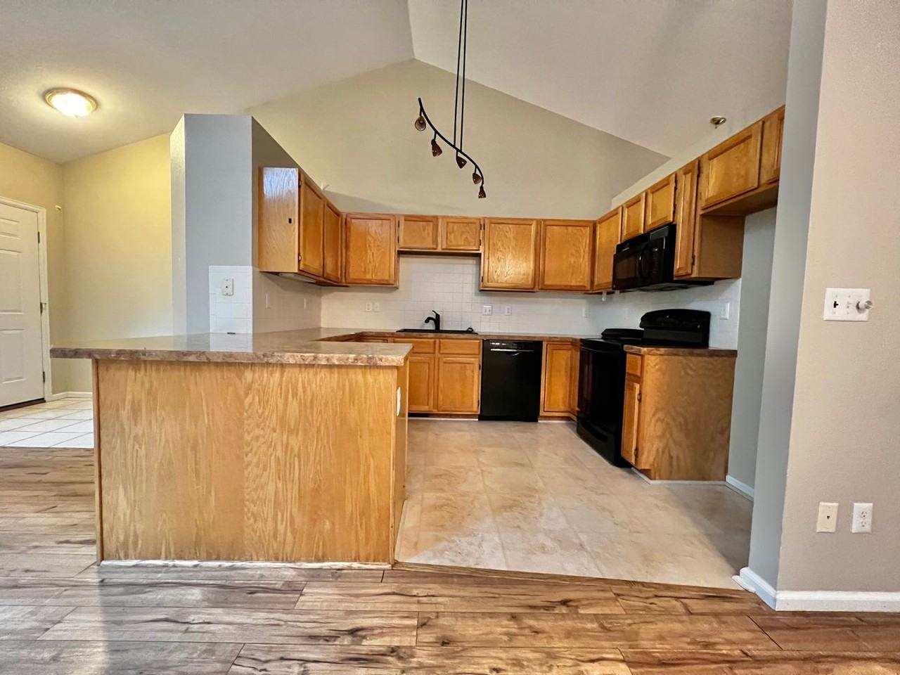 819 Shire Ct - Photo 4 of 19