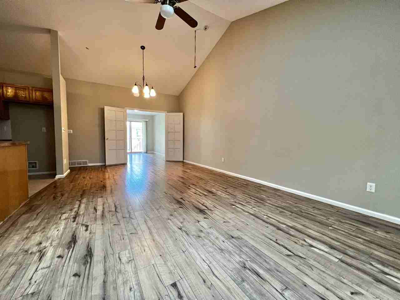 819 Shire Ct - Photo 3 of 19