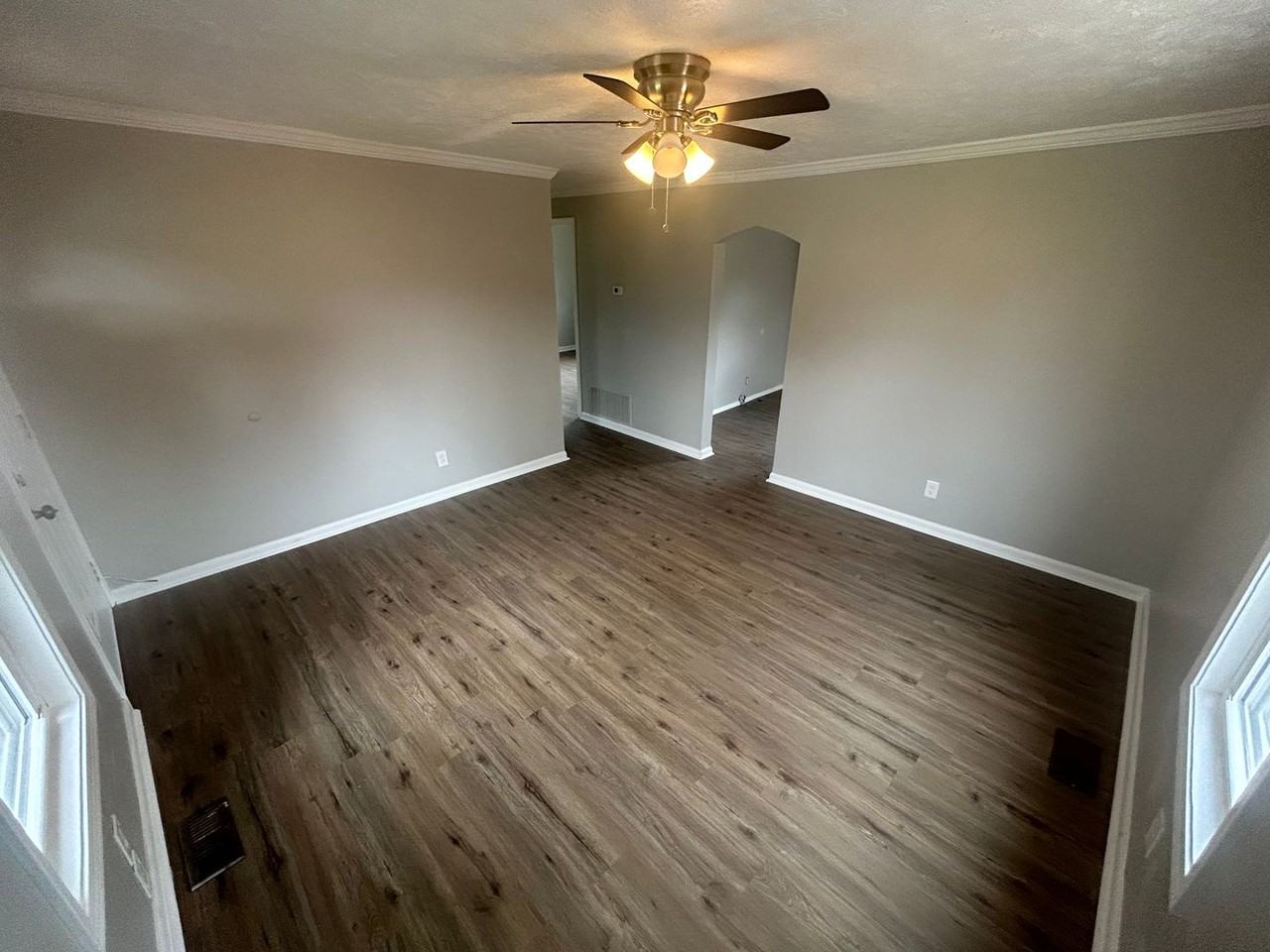230 Horseshoe Ct - Photo 2 of 9