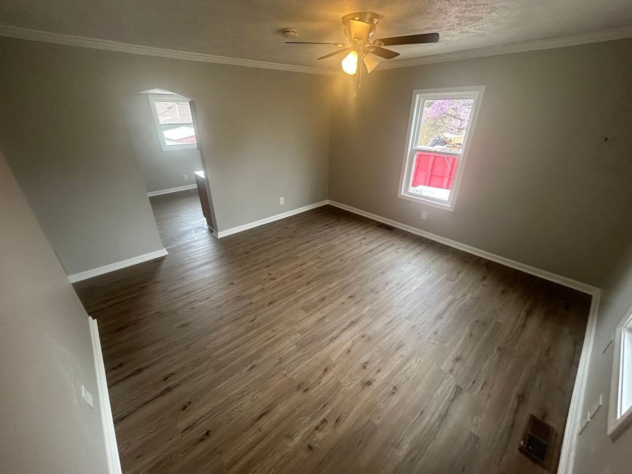 230 Horseshoe Ct - Photo 3 of 9