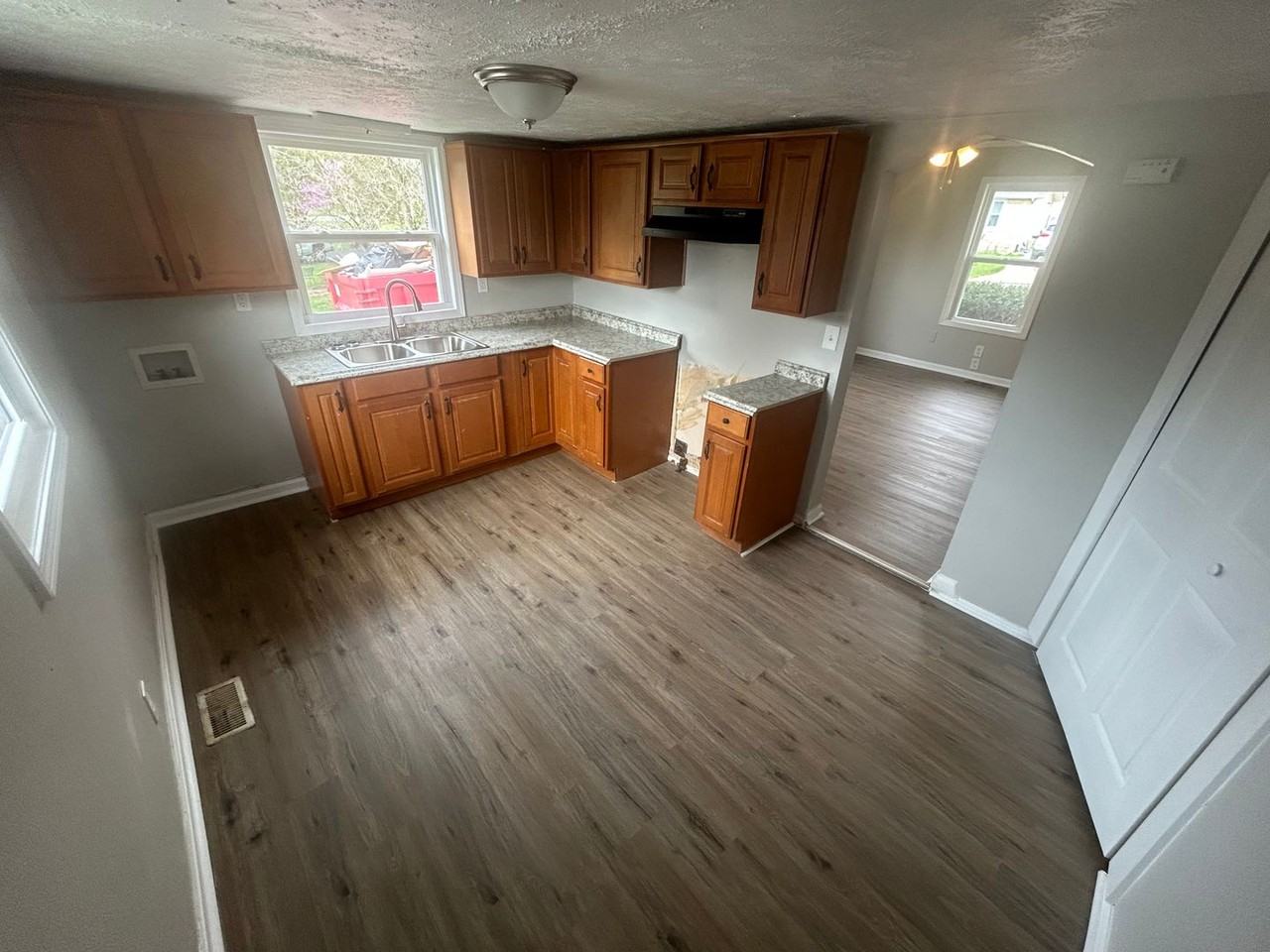 230 Horseshoe Ct - Photo 4 of 9