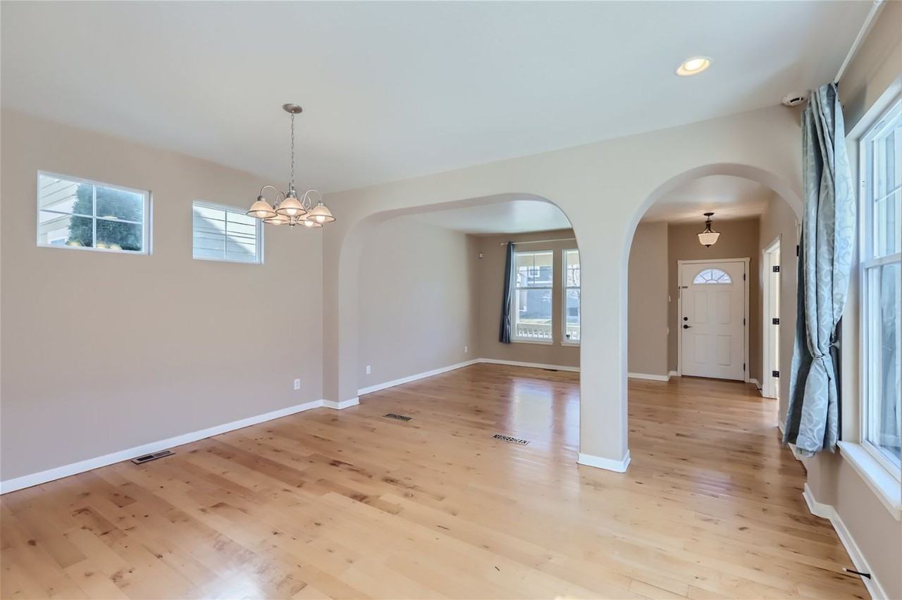 5221 Country Squire Way - Photo 5 of 32