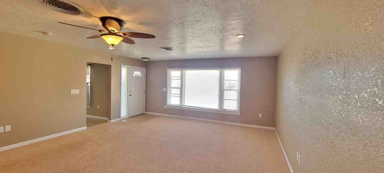 1515 S Abilene Ave - Photo 5 of 32